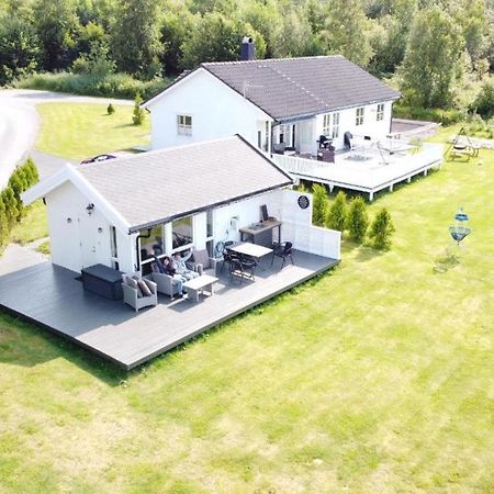 Feriehus Ved Sjoen Tomra Экстерьер фото